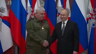 Путин награждает героев спецоперации СВО Putin presents awards to the heroes of th special operation