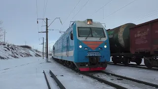 "Спасибо бригаде!"Электровоз ЭП1М-633 с поездом №62 Москва-Нальчик прибывает на станцию Миллерово