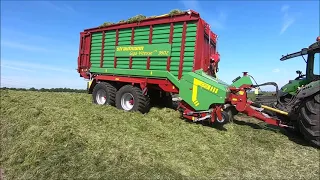 Gras inkuilen bij familie van Diest te Muiderberg  2021 1e snede