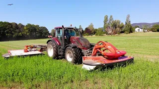 Fauche de luzerne, Valtra T214, Faucheuse frontale Kuhn FC 3125 et faucheuse papillon  FC 8830