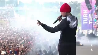 Twenty One Pilots - Guns For Hands (Live HD Concert)