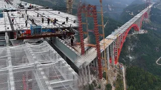 Amazing Chinese infrastructure | Daring tourists enjoy the epic Chinese adventures