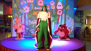 Приглашение от Короля Свинок на "Остров детства" в Angry Birds Activity Park