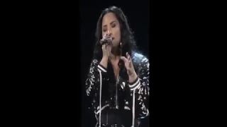 Demi Lovato-Fall in line SOLO VERSION LIVE