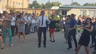 ДИВОСВІТ - запальний танець вчителів 02.09.2019