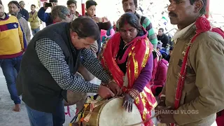 अनोखी महिला ढोल वादक - शानदार मंडाण बटखेम Ft. Usha Devi #Uttarakhand