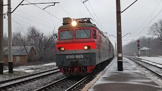 ВЛ10-989 с пассажирским поездом №620 (Успенская-Макеевка) прибывает на станцию Макеевка-Пассажирская