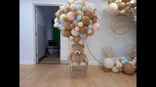 Teddy In A Basket hot air balloon - Balloon Decor Tutorials #babyshower#balloons #teddyhotairballoon