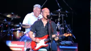 Mark Knopfler-Sultans Of Swing-Badalona 2010.mpg