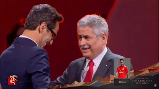 Jonas emociona-se em direto ao receber Galardão de futebolista do ano na Gala Benfica 2019