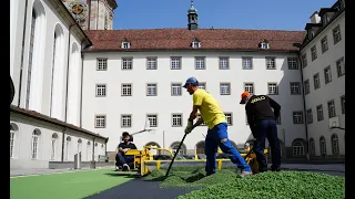 Sportplatz im Stiftsbezirk SG bekommt neuen Aufbau und neue Farbe