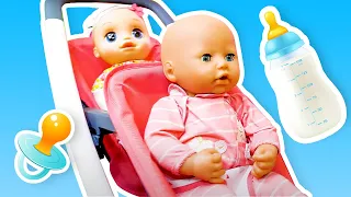 La bebé Annabelle tiene una invitada. Montamos un coche doble para los bebés. Vídeos para niñas.