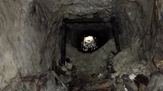 Заброшенная золото рудная штольня в горе Копна месторождение Копна