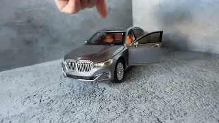 Машинка металлическая BMW 7 со звуком и светом 1:24