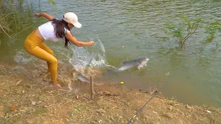 Amazing Fishing. Beautiful Girl Hunting Big Black Carp with Fishing Hook