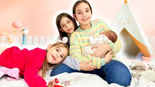 👶 ARIANA a Ajuns ACASĂ 🏡 Ce CADOURI 🎁 a Primit ? 👩‍👧‍👧👨‍👧‍👧 4 SURIOARE în FAMILIA MAREI