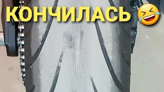 МЕНТ НА CAMRY РАЗДАЕТ НОРМАЛЬНО. ПОМЕНЯЛ РЕЗИНУ. ОСТАНОВИЛ МОТОБАТ, НО ЭТО ЕГО ПРОБЛЕМЫ )))