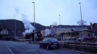 Sonderzug setzt im Bahnhof Thale um