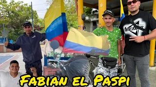 Este hombre se llama Fabian el Paspi recorre Colombia 🇨🇴 en una bicicleta 🚴