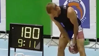 Aleksandr Khvostov makes 180 reps in snatch with the 32 kg kettlebell