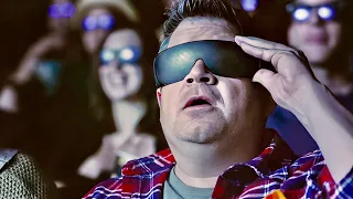 في سينما بيشوف فيلم 3d..و استخدم بالغلط نظارة 2d ويتصدم بال حقيقه ال اكتشفها