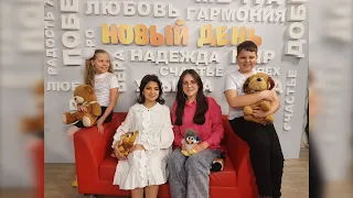 Гости программы: ученицы Медиашколы Телекомпании "АКТИС": Сабрина и Полина
