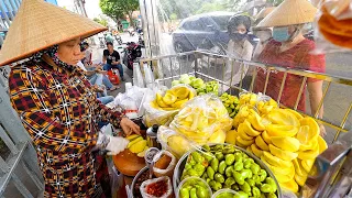 HIDDEN Vietnamese Street Food (You can't find this on Google Maps)