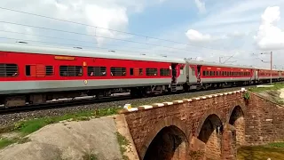 Blasting action of Express & SF trains || Gitanjali | South Bihar | Azad Hind || Train de Tracks