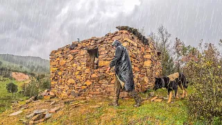 Escape from a Rainstorm : We Got Stranded in Heavy Rain and Camped in an Abandoned Stone House