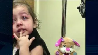 Mãe relata emoção ao presenciar sua filha enxergando pela primeira vez após cirurgia