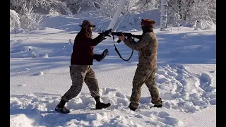 Военкор показал, как отобрать автомат