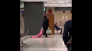 Смешное видео   папа увозит дочку из аэропорта Даллеса
