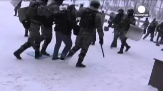 Inside Kiev Crackdown: Footage shows police firing on protesters - amateur video