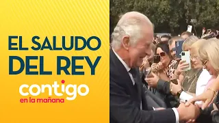 ROMPIÓ PROTOCOLO: Rey Carlos saludó de la mano a ciudadanos en Buckingham - Contigo en La Mañana