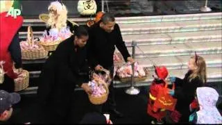 Raw Video: Obamas Welcome Trick-or-treaters
