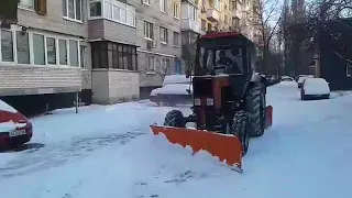 Прибирання снігу на вул. Михайла Донця, 21А