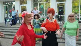 23.07.23г..."ДЕВОЧКА МОЯ"... звучит на танцполе в Гомельском парке...