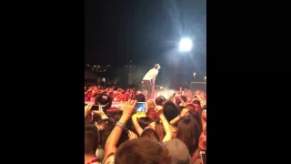 Enrique Iglesias -CROWD SINGING BAILANDO - show in Baku Formula 1