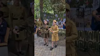 Respekt #Anapa, The song Katyusha performed by young Anapa women, in Gudovich Sguare on Victory Day