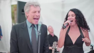 Jon Bon Jovi sorprende y canta en boda