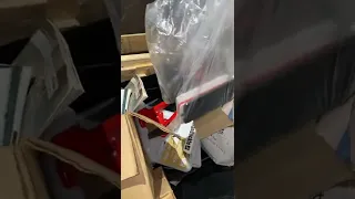 FINDING PHONES AT THE APPLE STORE DUMPSTERS!