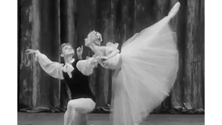 Yuri Soloviev and Natalia Makarova performing a pas de deux from 'Chopiniana' (1964)