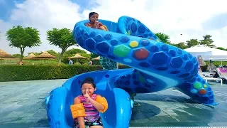 Öykü and Masal played hide and seek in the pool - fun aquapark