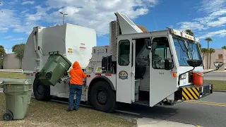 Leesburg Lodal EVO Manual Side Loader Garbage Truck Packing Trash