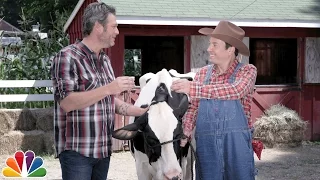 Blake Shelton Teaches Jimmy How to Milk a Cow