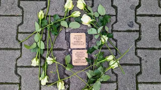Stolpersteine in der Lupinenstraße: Gedenken an zwei hingerichtete Prostituierte