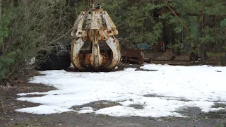 ПОСРЕДИ ПОЛЯ УВИДЕЛ НЕОБЫЧНОЕ МЕСТО! ОСТАТКИ КОРЧЕВАТЕЛЯ! СОБИРАЮ МЕТАЛЛ ПОСЛЕ ЗАЧИСТКИ ПОЛЕЙ!