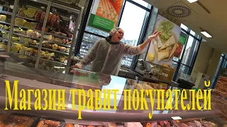 Оформляем с полицией магазин. We are registering a store with the police.