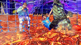 THE FLOOR IS LAVA CHALLENGE - LE SOL C'EST DE LA LAVE ! 🔥 - DANS UN TRAMPOLINE PARK