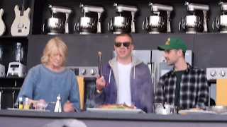 Macklemore, Martha Stewart & Ryan Lewis LIVE at BottleRock - Chicken 'Crowd Surfing'